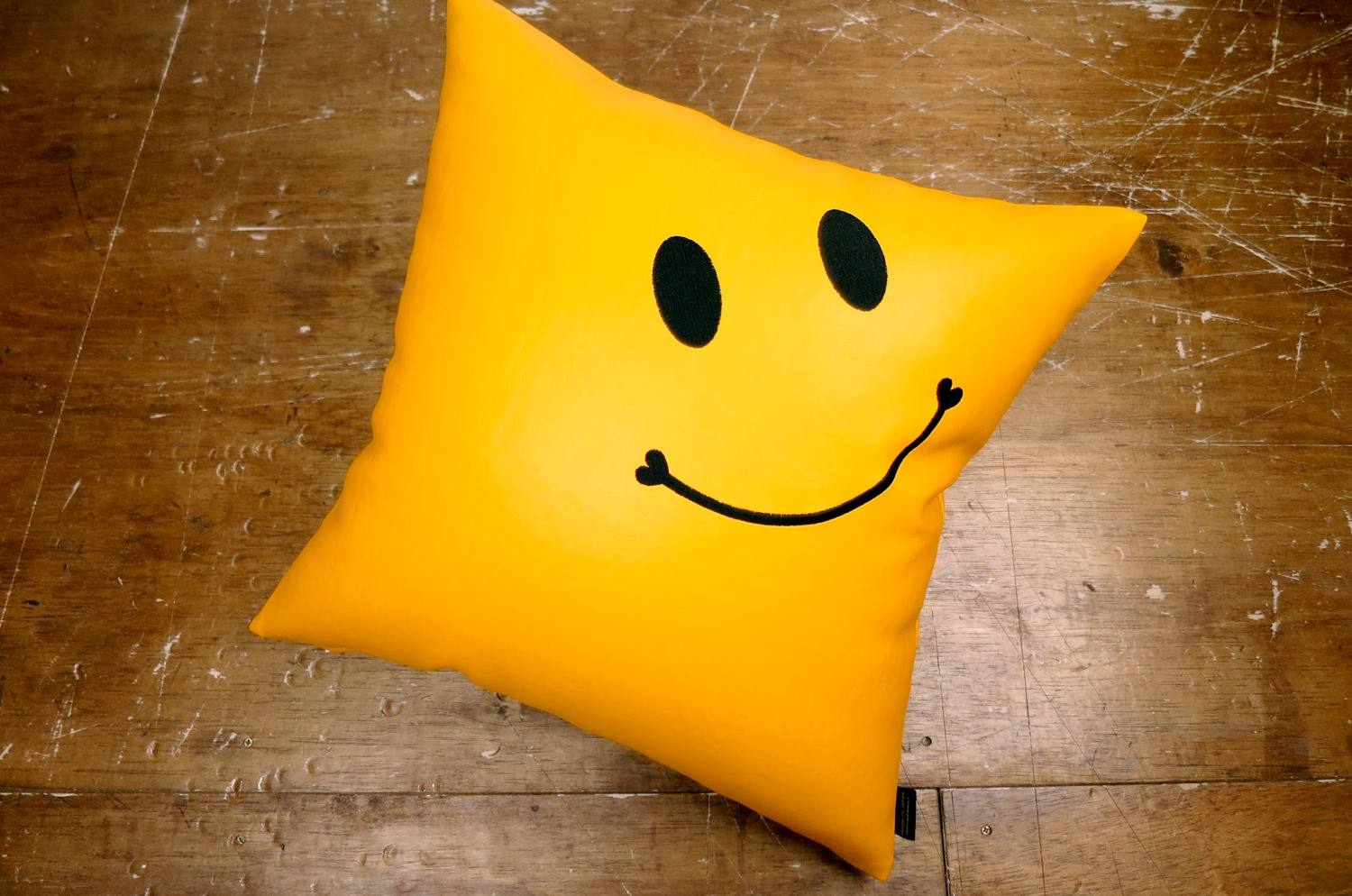 s-f-leather-yellow-bk-smile