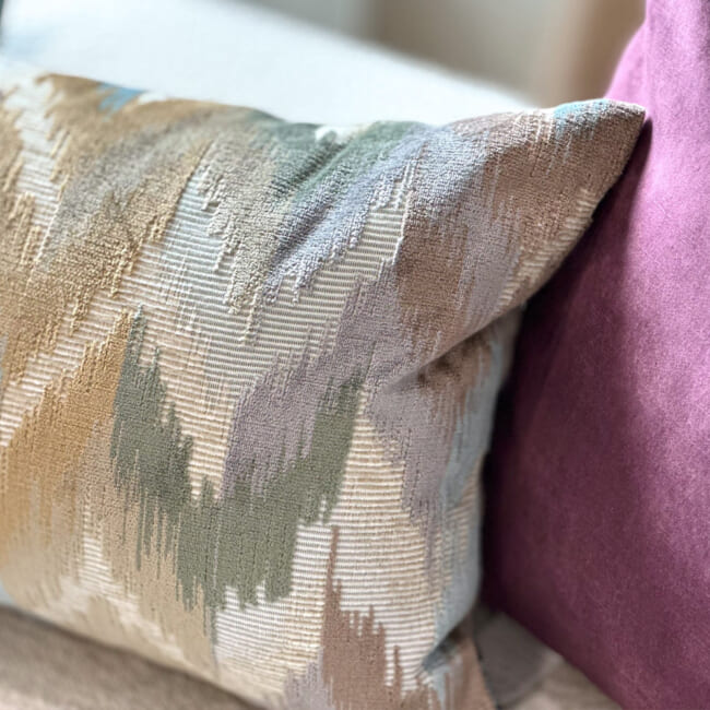 The Ikat Velours イカット調 ベルベットクッション (Blue Mist) 65×40cm 中材付