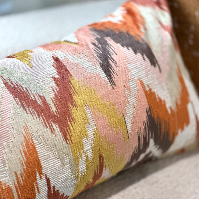 The Ikat Velours イカット調 ベルベットクッション (Terracotta) 65×40cm 中材付