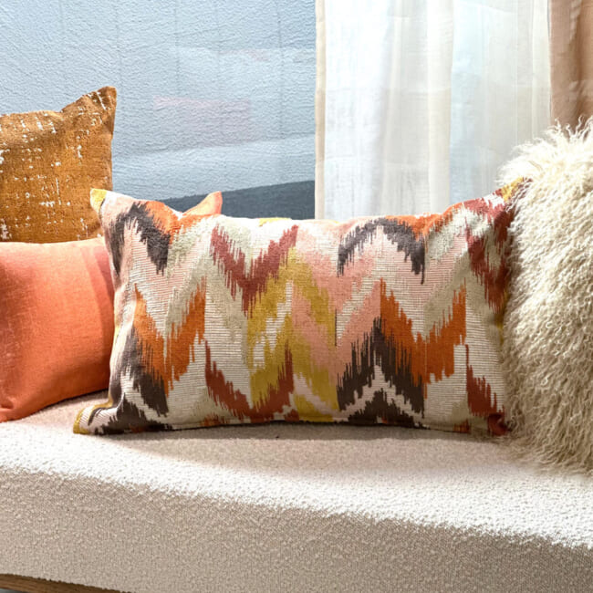 The Ikat Velours イカット調 ベルベットクッション (Terracotta) 65×40cm 中材付