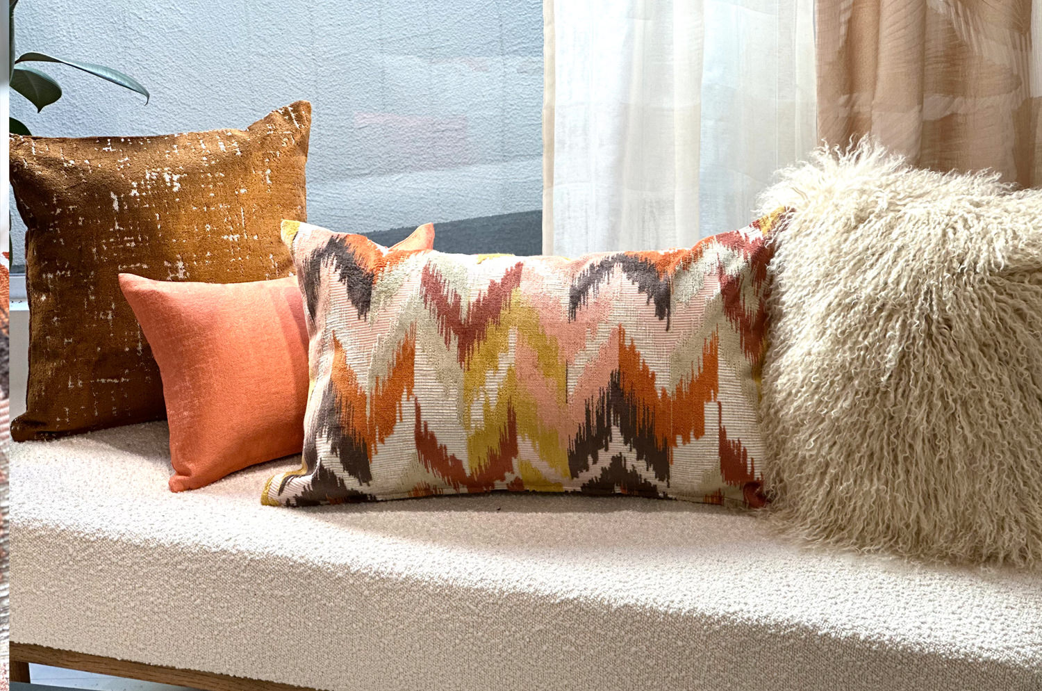 The Ikat Velours イカット調 ベルベットクッション (Terracotta) 65×40cm 中材付