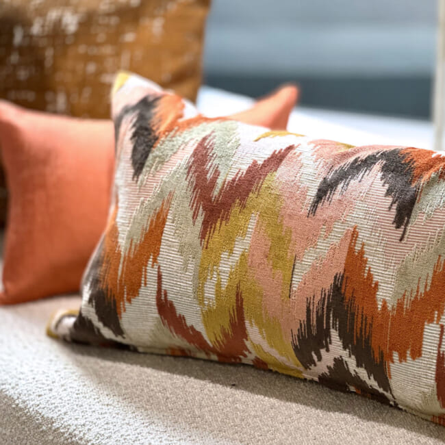 The Ikat Velours イカット調 ベルベットクッション (Terracotta) 65×40cm 中材付