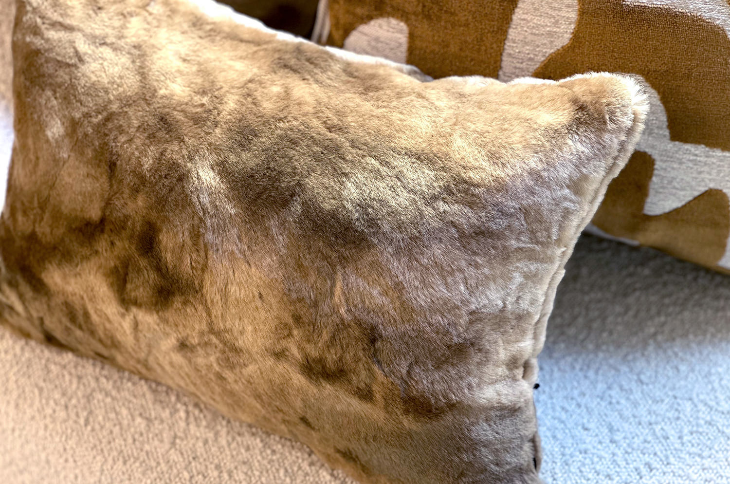 The Gradation 至極の手触りエコファー グラデーション クッション Bronze 45×30cm 中材付