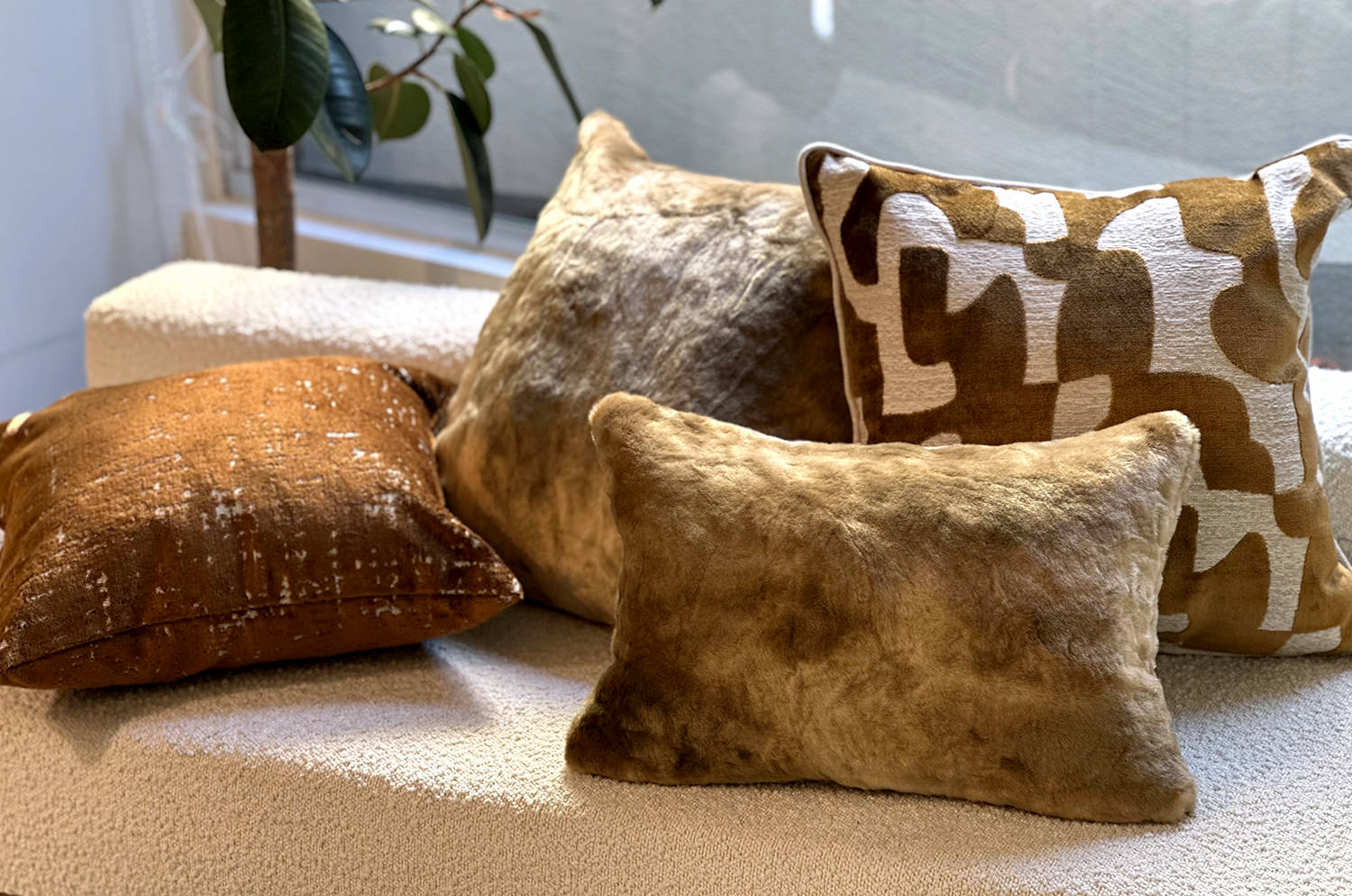 The Gradation 至極の手触りエコファー グラデーション クッション Bronze 45×30cm 中材付