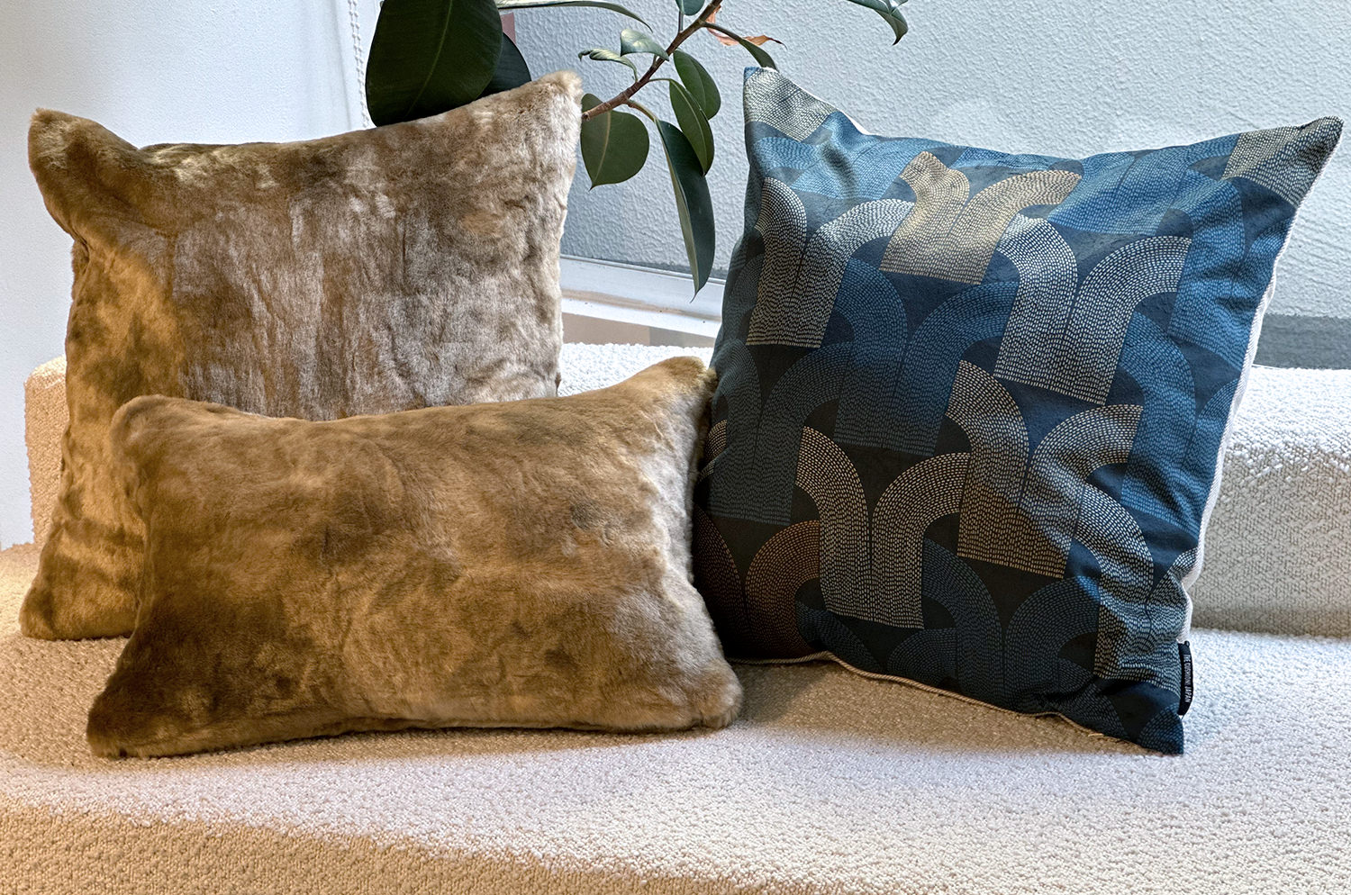 The Gradation 至極の手触りエコファー グラデーション クッション Bronze 45×30cm 中材付