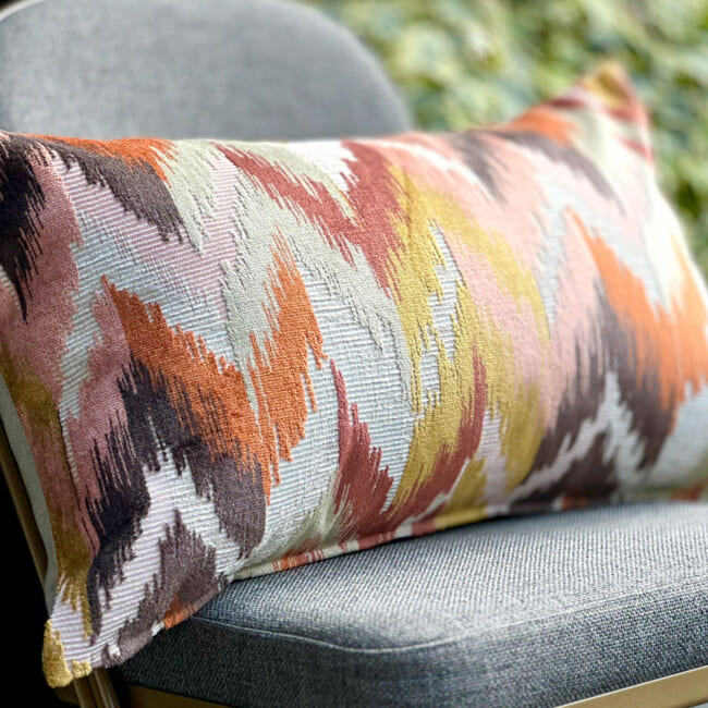 The Ikat Velours イカット調 ベルベットクッション (Terracotta) 65×40cm 中材付