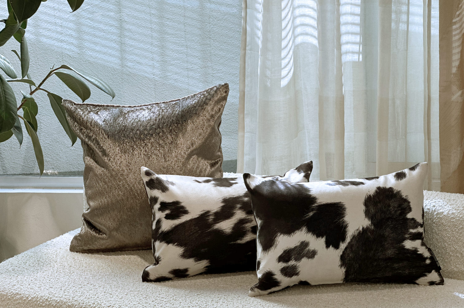 【お得な2個セット割10%OFF】The Cow スペイン製起毛スエードタッチ 牛柄クッション2個セット ブラック 45×30cm 中材付