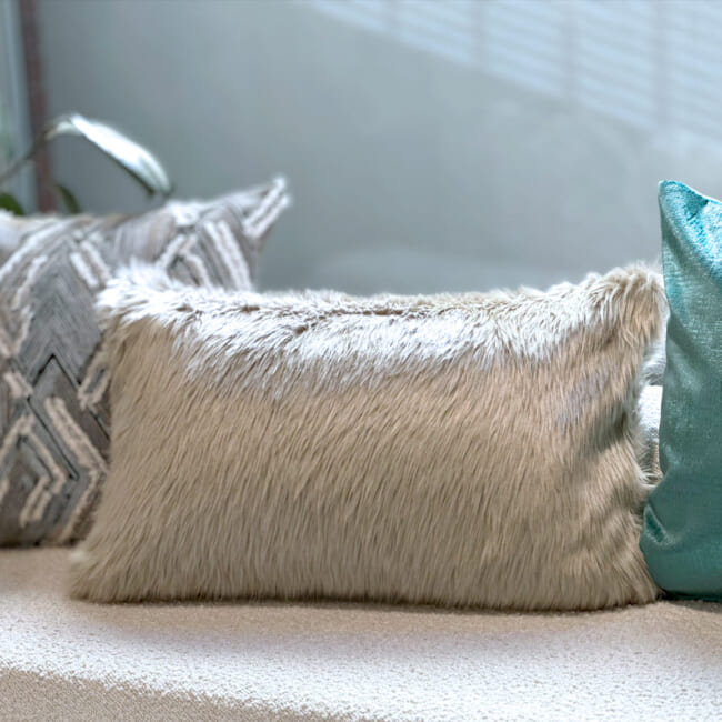 The EcoFur フォックス 贅沢エコファー横長クッション シルバー 60×38cm 中材付