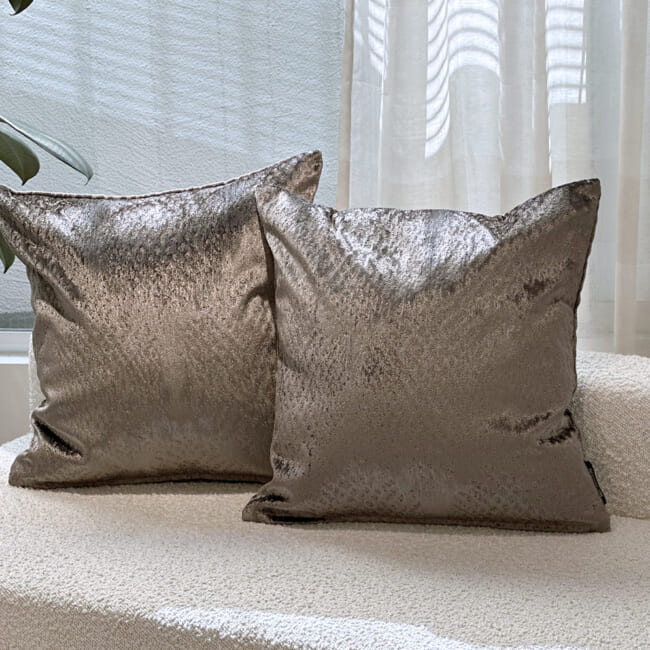 The Gilda ジルダ ベルベット クッションカバー (チャコール) 45cm×45cm