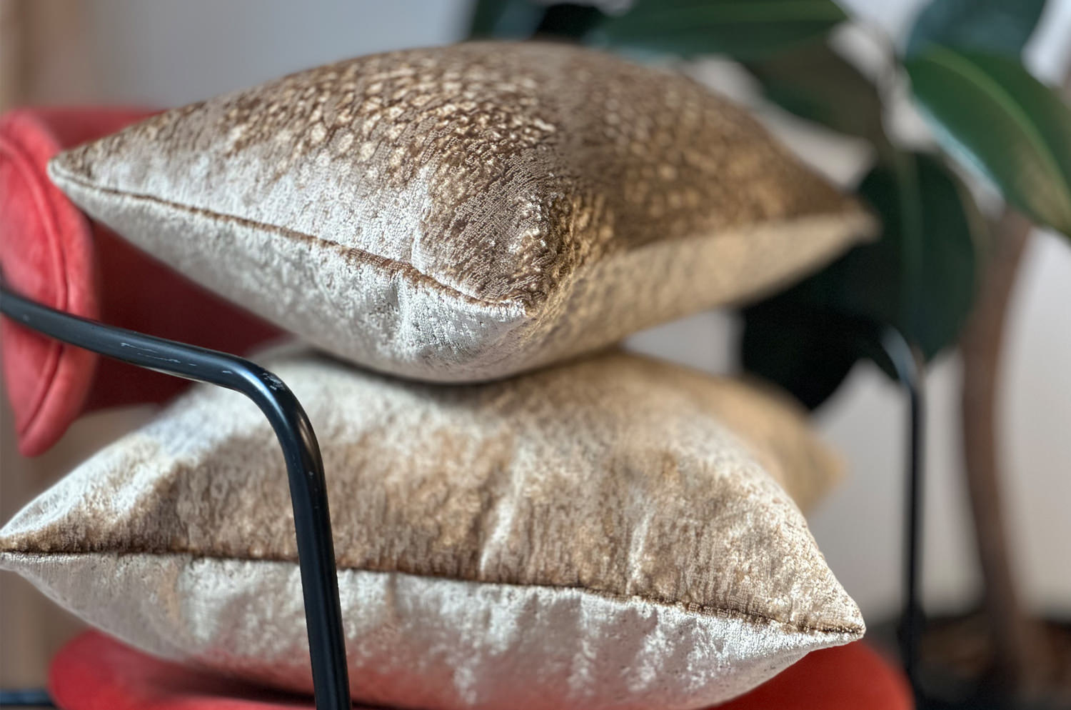 The Gilda ジルダ ベルベット クッションカバー (デューン)