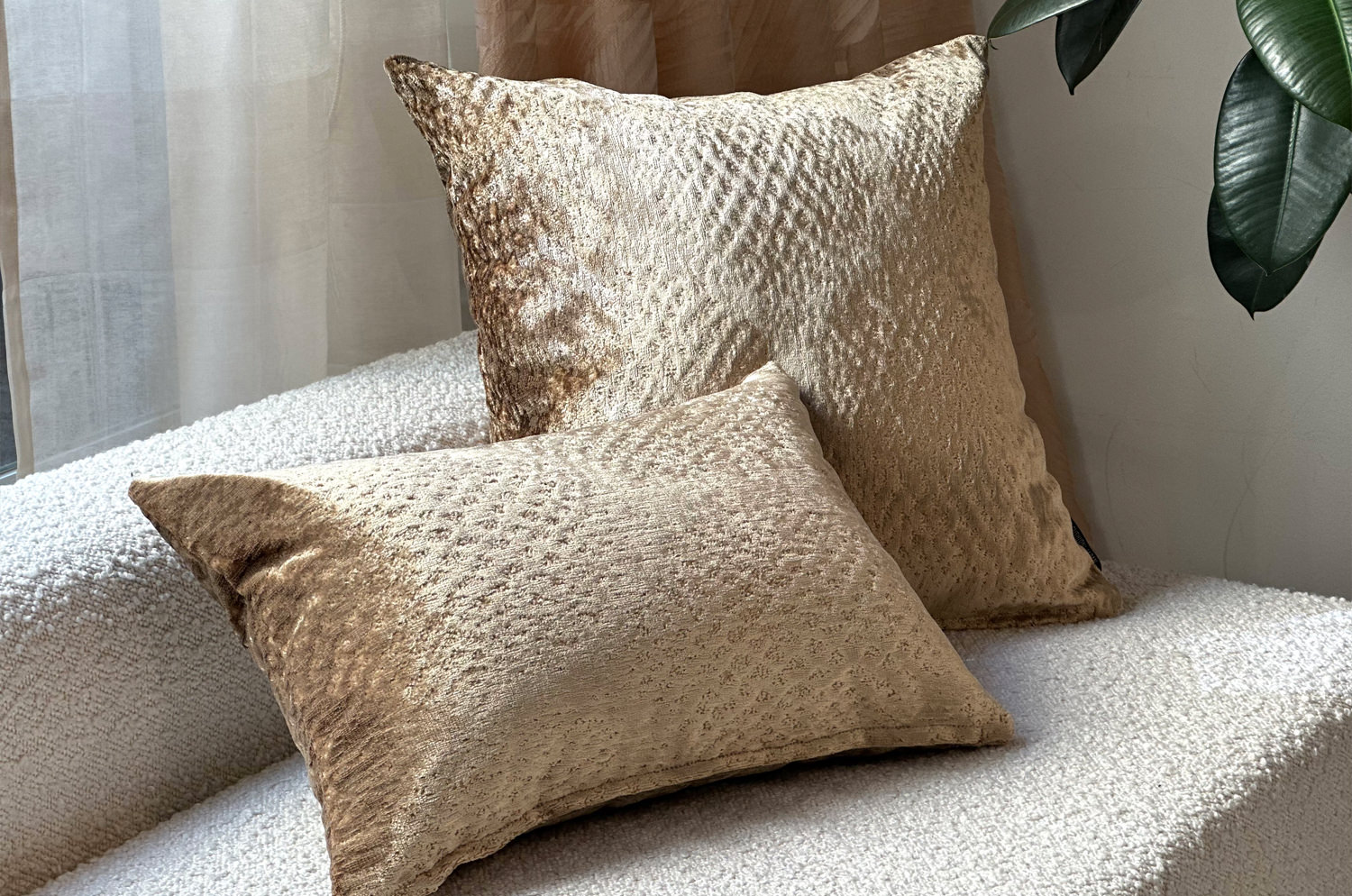 The Gilda ジルダ ベルベット クッションカバー (デューン)