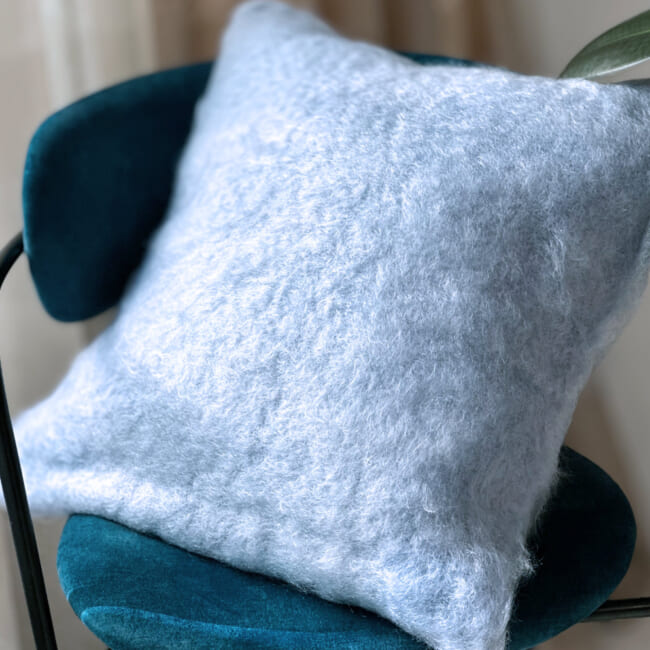 The Kid Mohair BALMUIR キッドモヘア クッションカバー ブルー 50×50cm