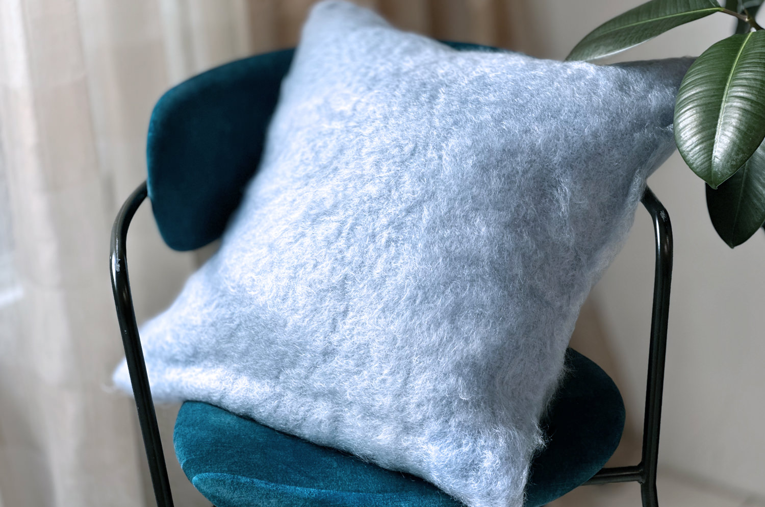 The Kid Mohair BALMUIR キッドモヘア クッションカバー ブルー 50×50cm