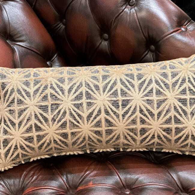 The Pharaon ファラオン ジャガードベルベットクッション (CAMEL) 65×32cm 中材付