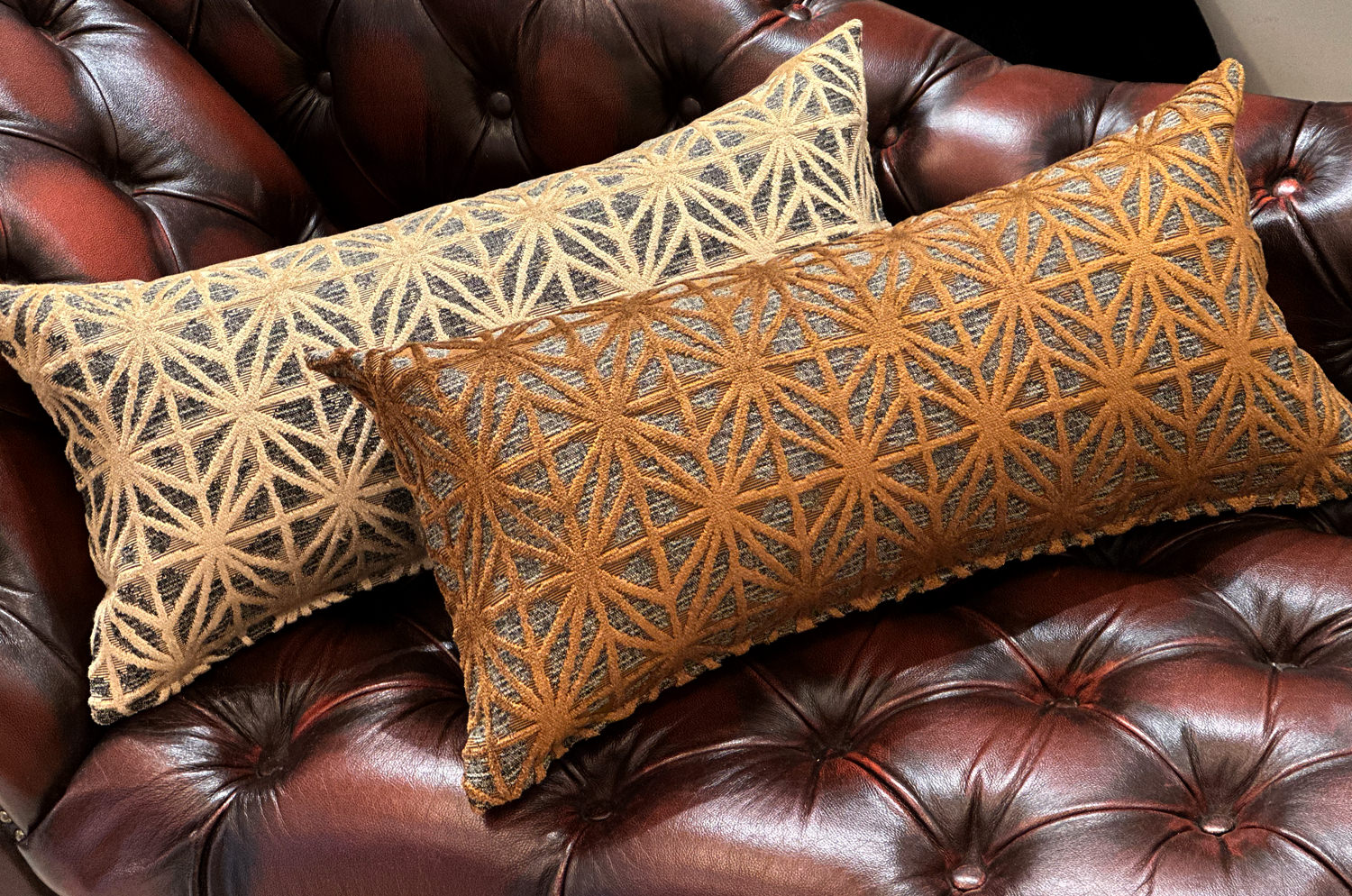 The Pharaon ファラオン ジャガードベルベットクッション (CAMEL) 65×32cm 中材付