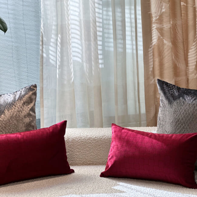 【お得な2個セット割10%OFF】The Burgundy Wine スペイン製起毛スエード調 幾何学柄 クッション2個セット ブルゴーニュワイン 50×30cm 中材付