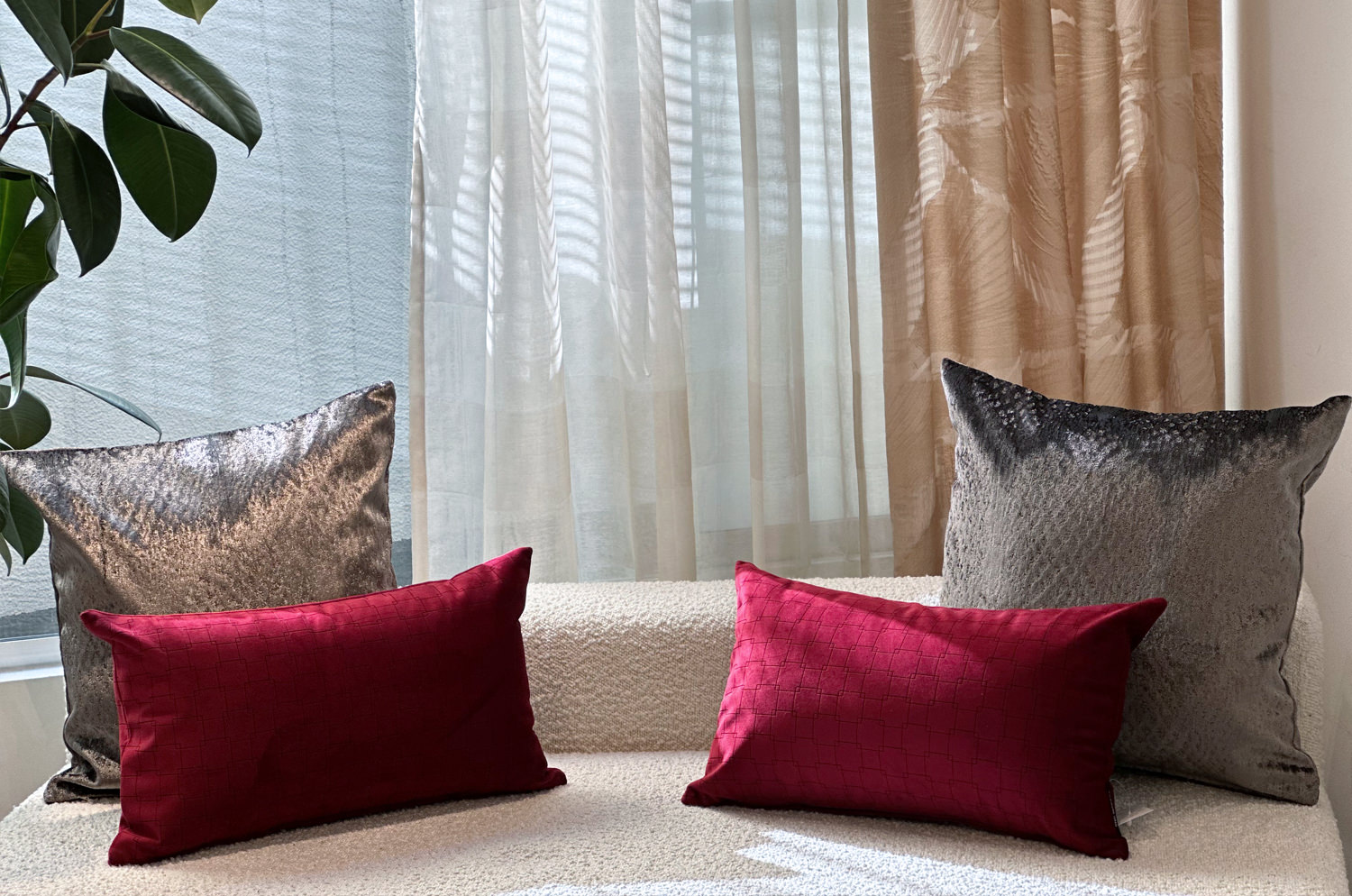 【お得な2個セット割10%OFF】The Burgundy Wine スペイン製起毛スエード調 幾何学柄 クッション2個セット ブルゴーニュワイン 50×30cm 中材付