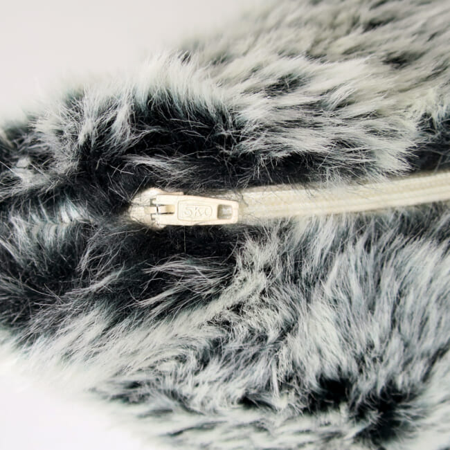 The Snow Top スノートップ エコファークッションカバー（noir）40×40cm