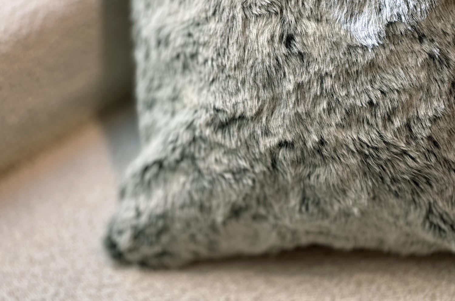 The Snow Top スノートップ エコファークッションカバー（noir）40×40cm