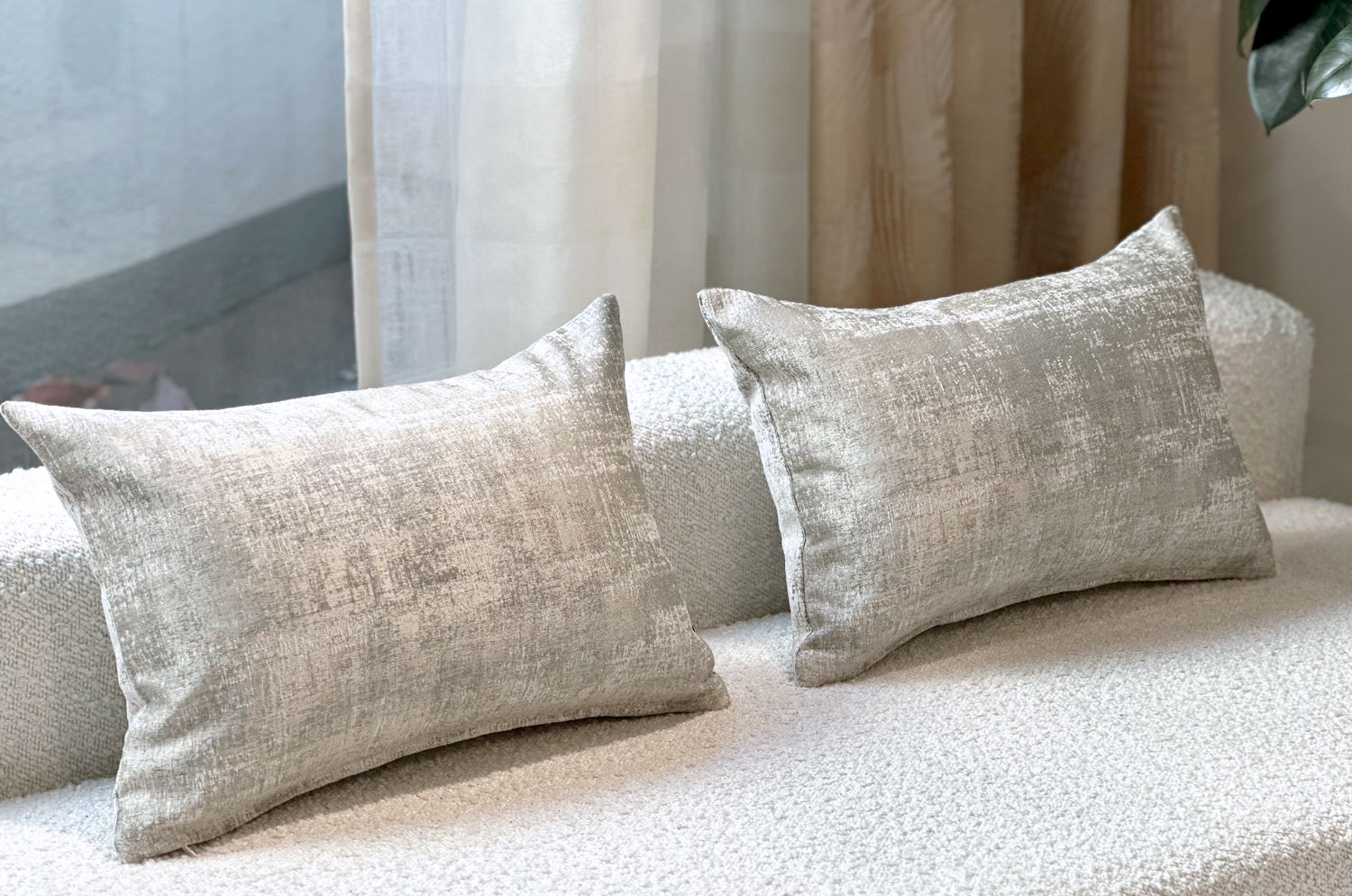 【お得な人気商品2個セット10%OFF】The Grazed フィスバ リーバシブル クッション2個セット (スノー&ティン) 45×30cm 中材付