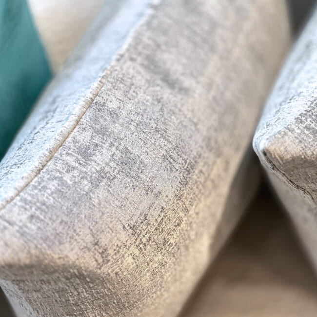 【お得な人気商品2個セット10%OFF】The Grazed フィスバ リーバシブル クッション2個セット (スノー&ティン) 45×30cm 中材付