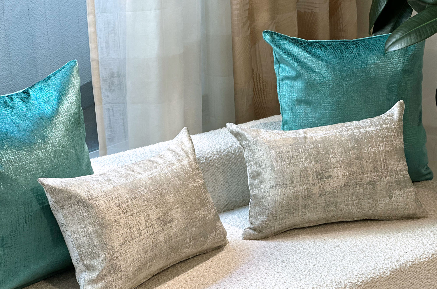 【お得な人気商品2個セット10%OFF】The Grazed フィスバ リーバシブル クッション2個セット (スノー&ティン) 45×30cm 中材付