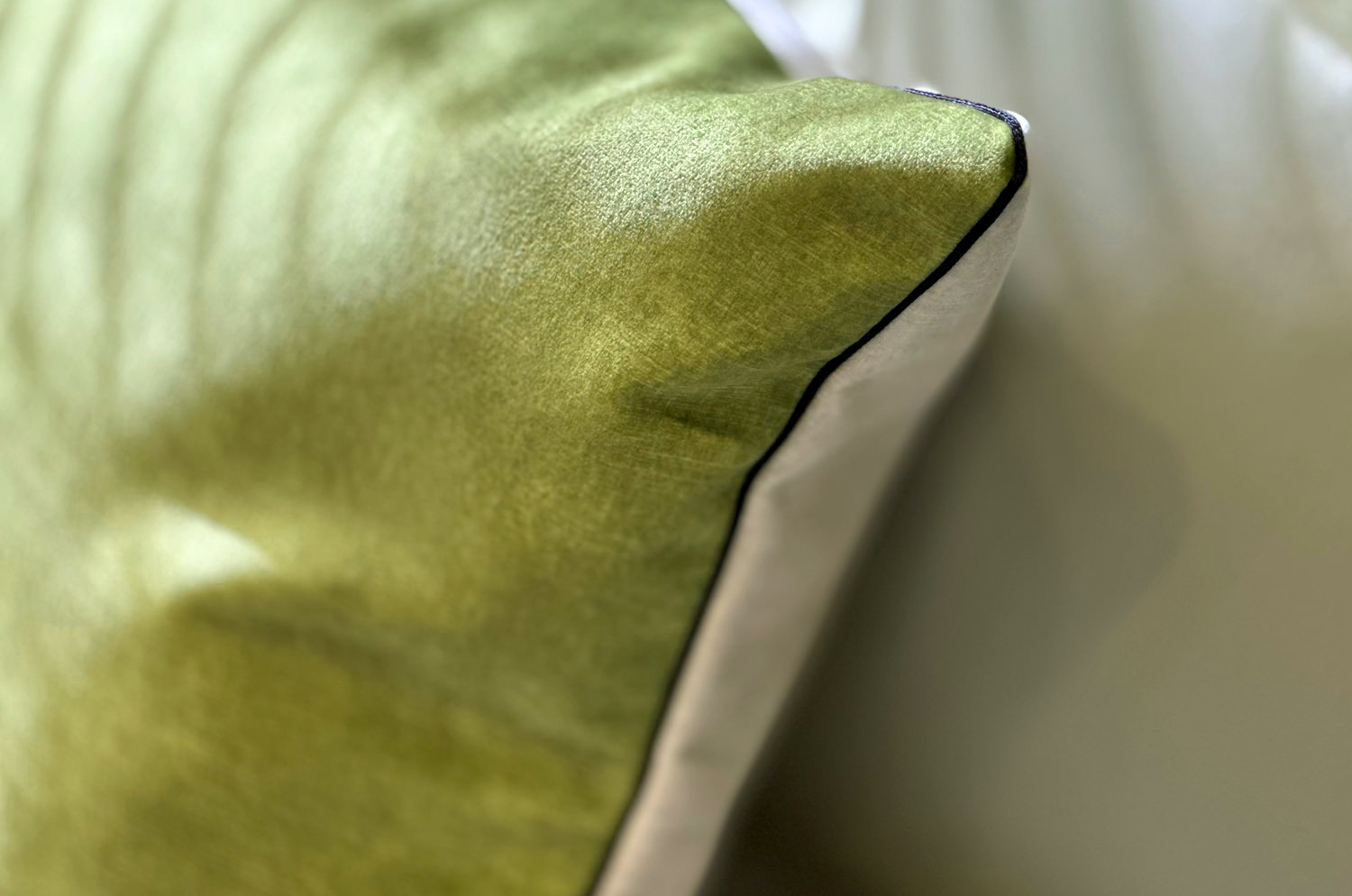 The CASAMANCE カサマンス ニット・ベルベット ツートンクッションカバー (セージ＆アイボリー) 45×45cm