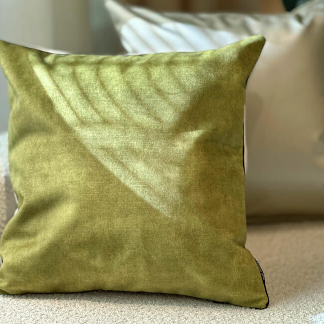 The CASAMANCE カサマンス ニット・ベルベット ツートンクッションカバー (セージ＆アイボリー) 45×45cm