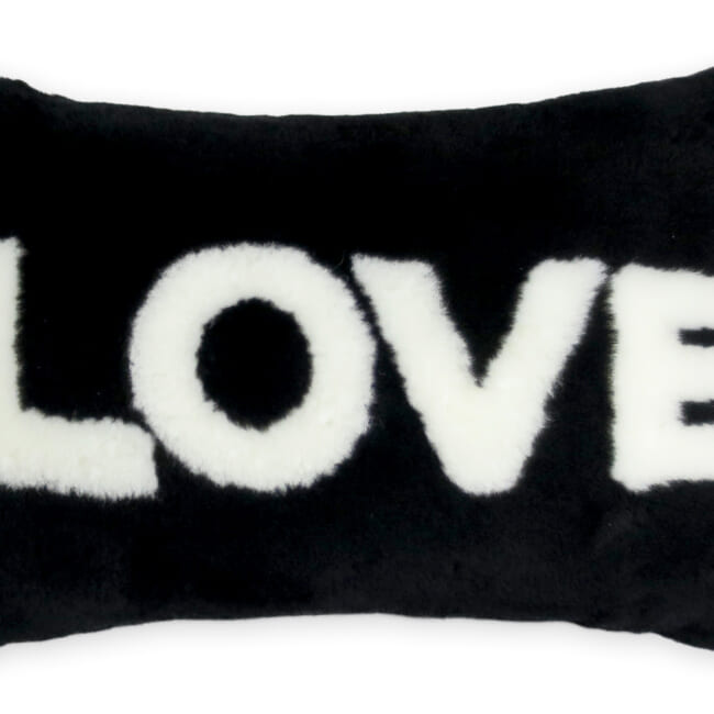 The LOVE ラブ ムートン クッション (ブラック) 45×30cm 中材付