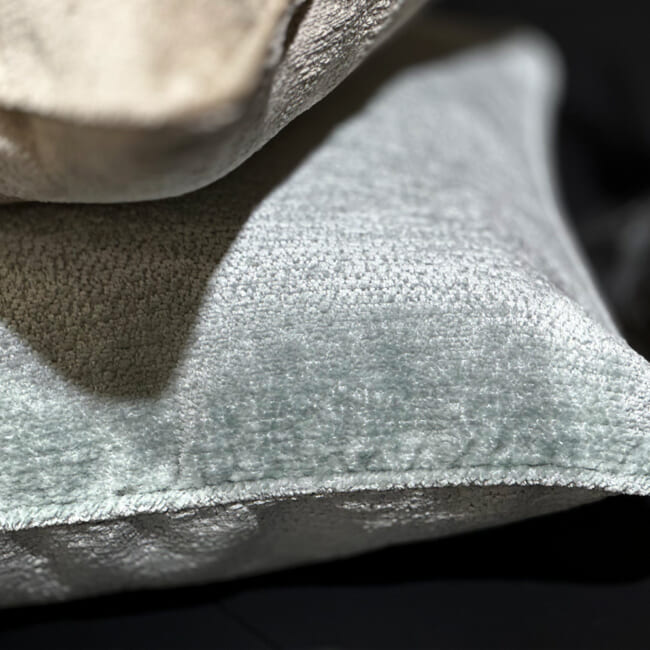 The Noble ソフトグロウベルベット パイピング付クッションカバー(Chateau) 50×50cm