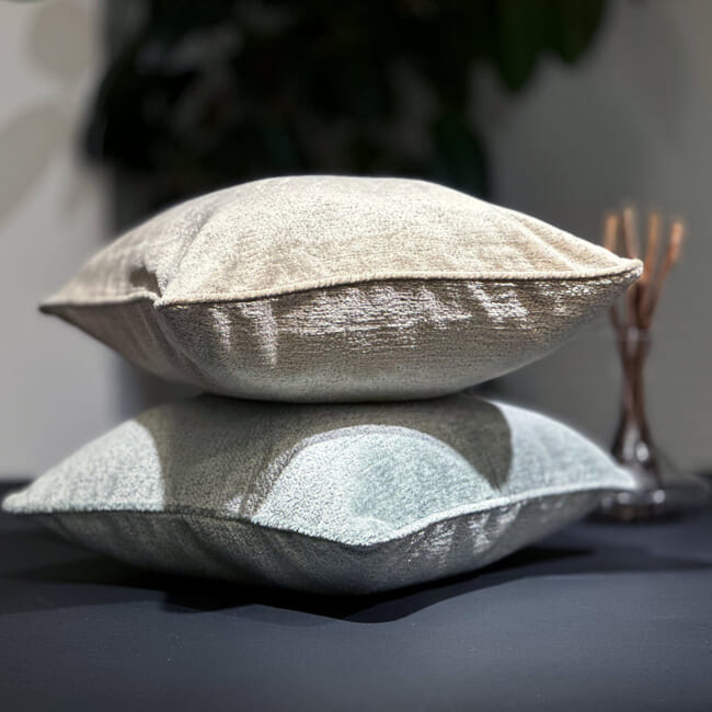 The Noble ソフトグロウベルベット パイピング付クッションカバー(Chateau) 50×50cm