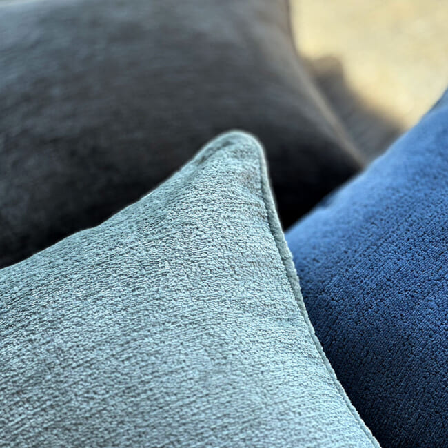 The Noble ソフトグロウベルベット パイピング付クッションカバー(Marine) 50×50cm