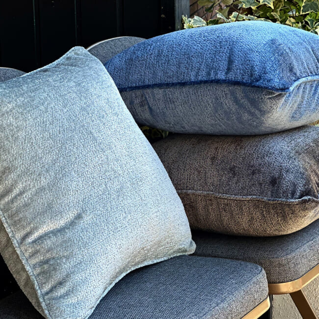 The Noble ソフトグロウベルベット パイピング付クッションカバー(Marine) 50×50cm