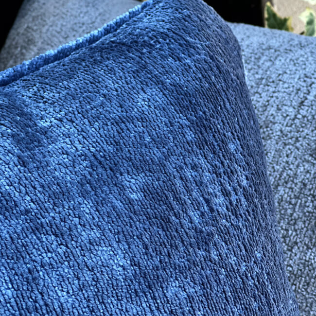 The Noble ソフトグロウベルベット パイピング付クッションカバー(Marine) 50×50cm