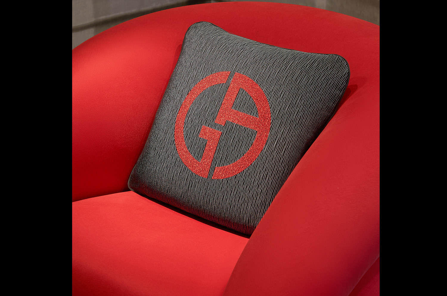 【海外取寄品】ARMANI/CASA JANETTE ジャネットクッション ANTHRACITE/RED 40×40cm フェザー 中材付