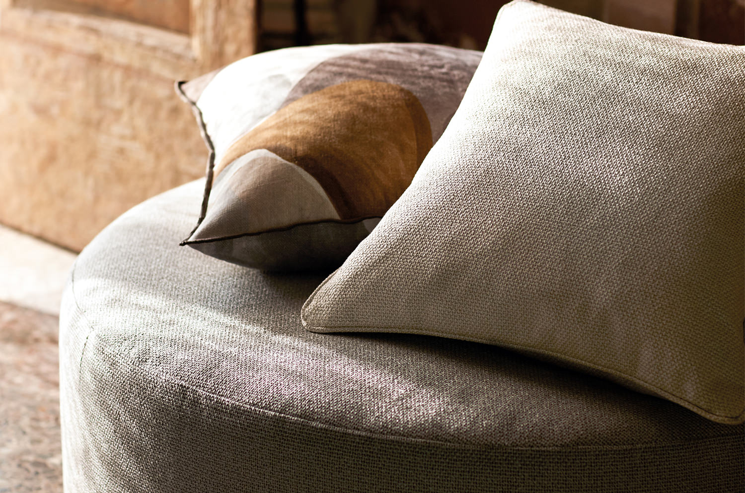 【海外取寄品】BLACK edition(ブラックエディション) Figura クッション(Mehndi) 55x55cm 中材付