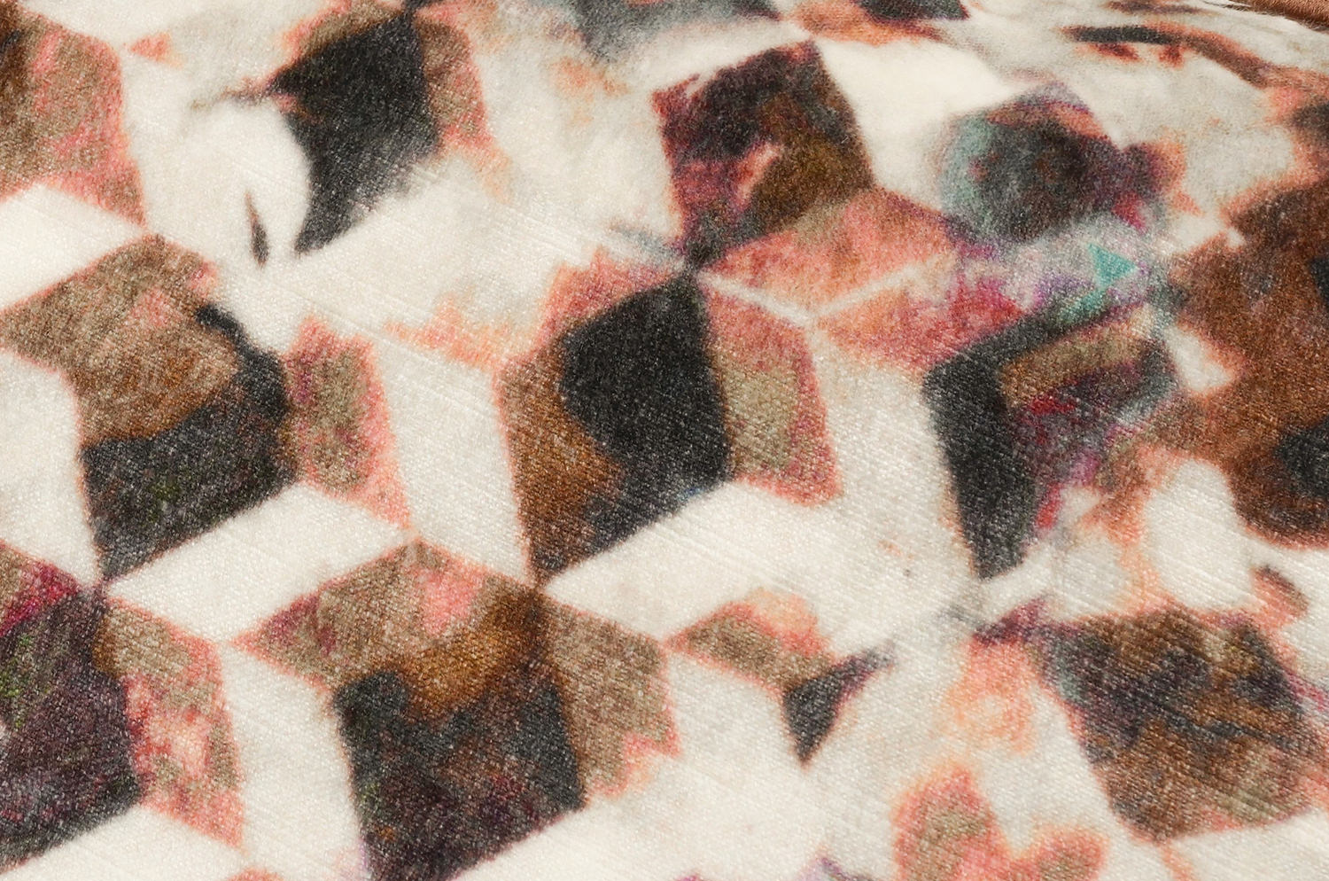 【海外取寄品】BLACK edition(ブラックエディション) Kaleido クッション(Rosewood) 55x55cm 中材付