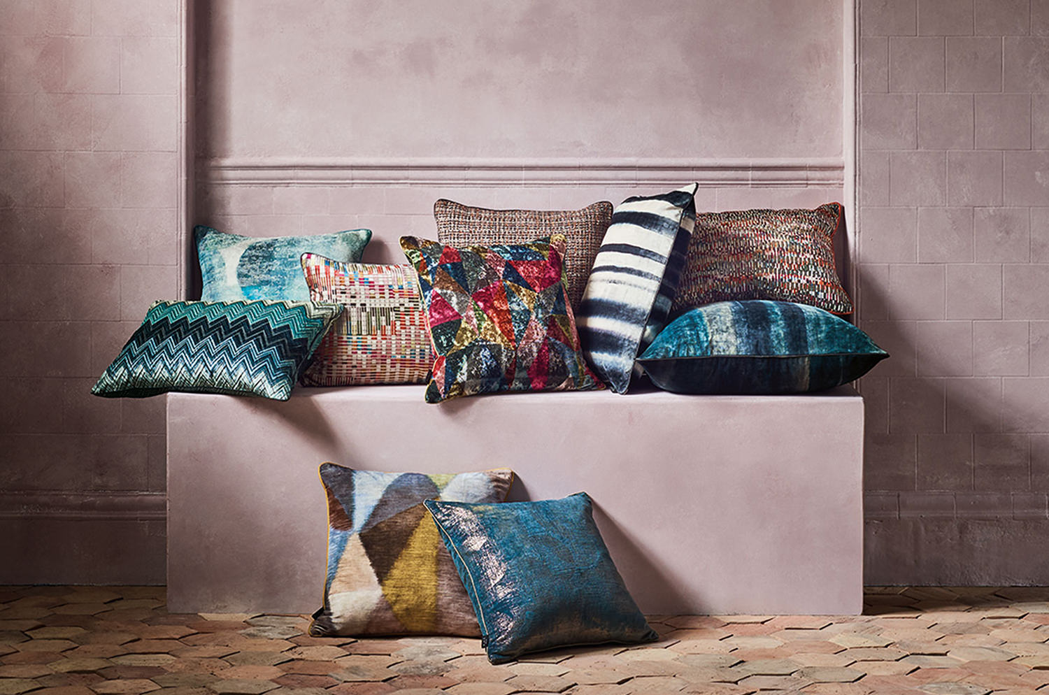 【海外取寄品】BLACK edition(ブラックエディション) Nyoka クッション(Multi) 60x40cm 中材付