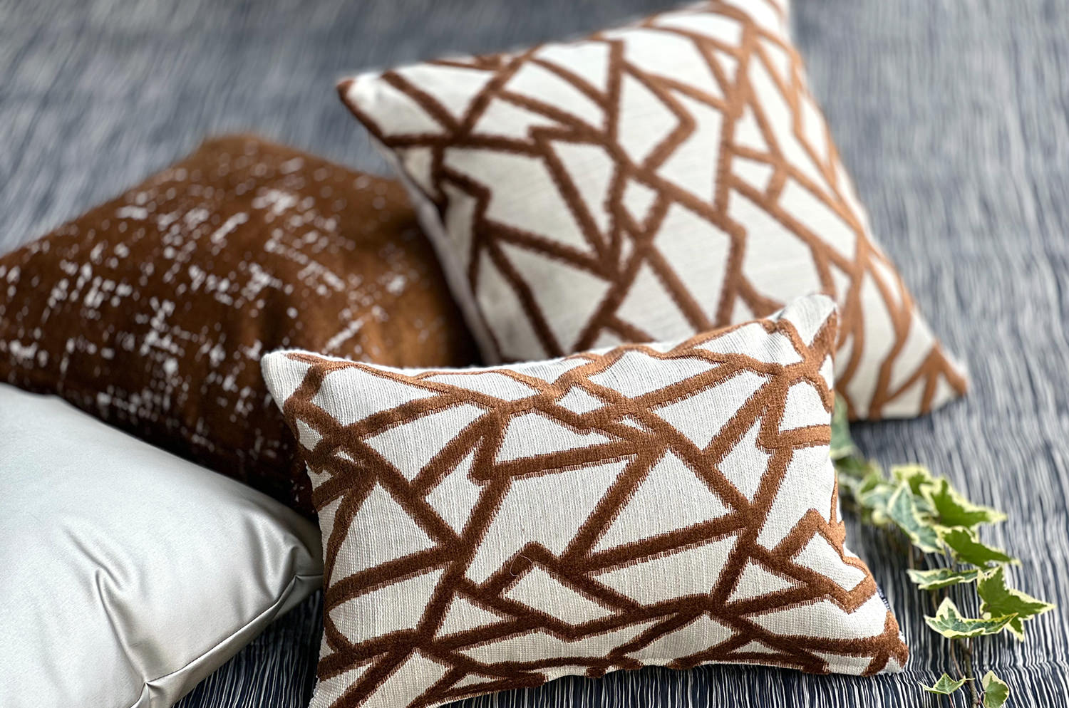 The BLUES ブルース フレンチジャガードベルベット×ブークレ クッションカバー 45×45cm