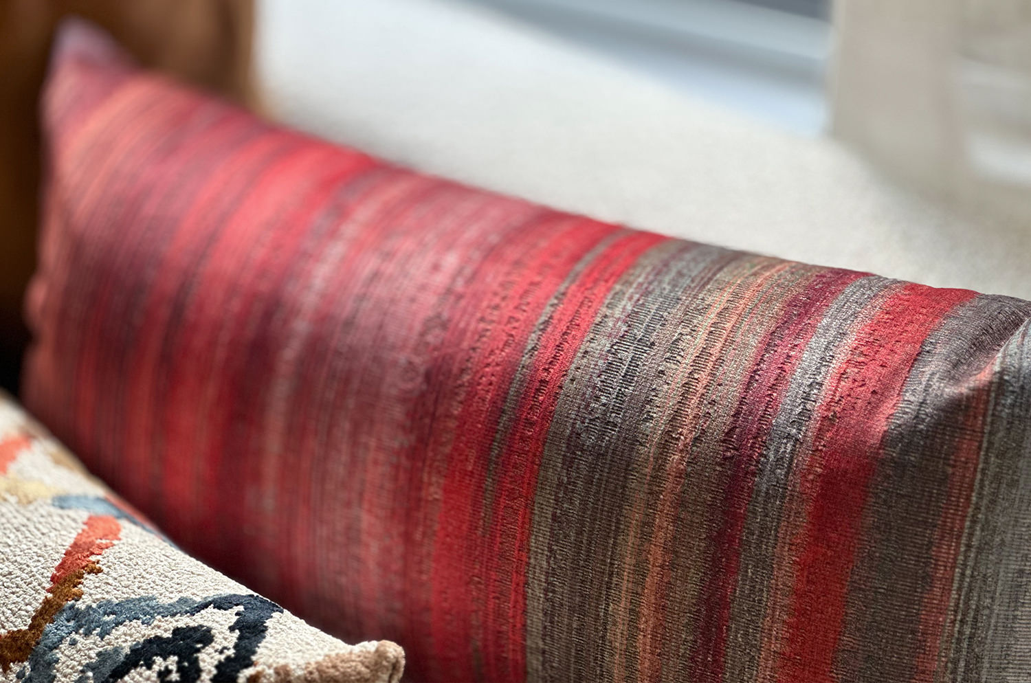 The Marrakech Sunset マラケシュ サンセット スペイン製 滑らかエコスエード クッション 65×34cm 中材付