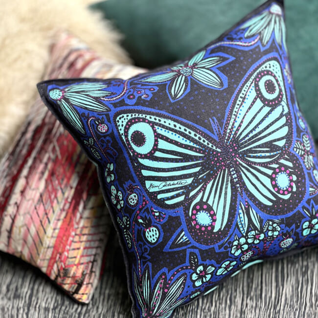 The Päiväperho - パイヴァペルホ ヘイニ・リータフフタデザイン リネンクッションカバー 45×45cm