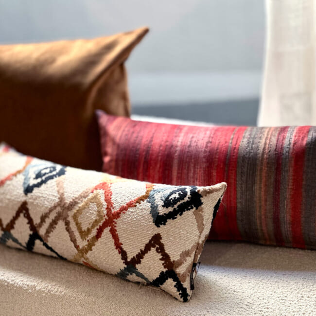 The Marrakech Sunset マラケシュ サンセット スペイン製 滑らかエコスエード クッション 65×34cm 中材付