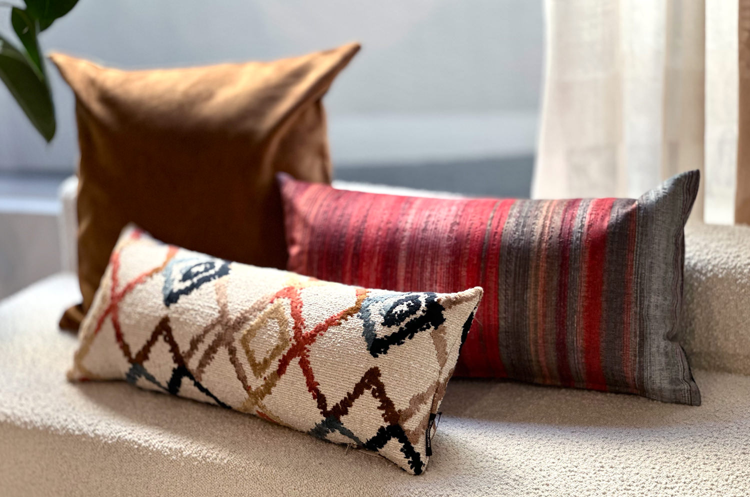 The Marrakech Sunset マラケシュ サンセット スペイン製 滑らかエコスエード クッション 65×34cm 中材付