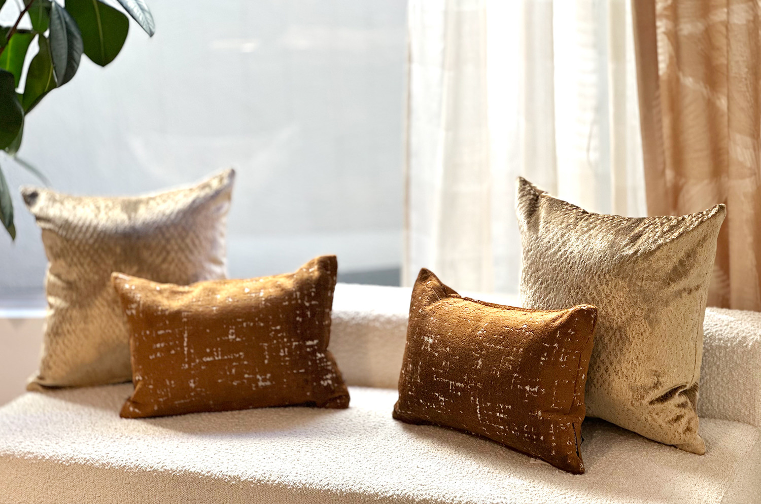 The Gilda ジルダ ベルベット クッションカバー (デューン) 45×45cm