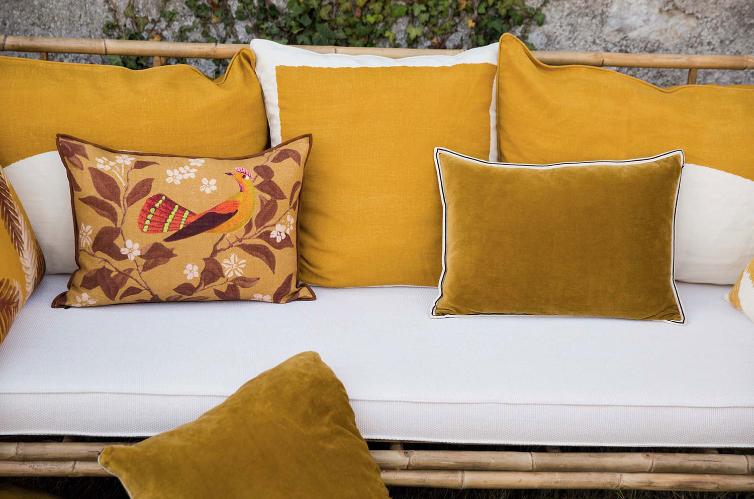 【海外取寄品】ELITIS(エリティス) Aristote クッション(Doré) 55x40cm 中材付