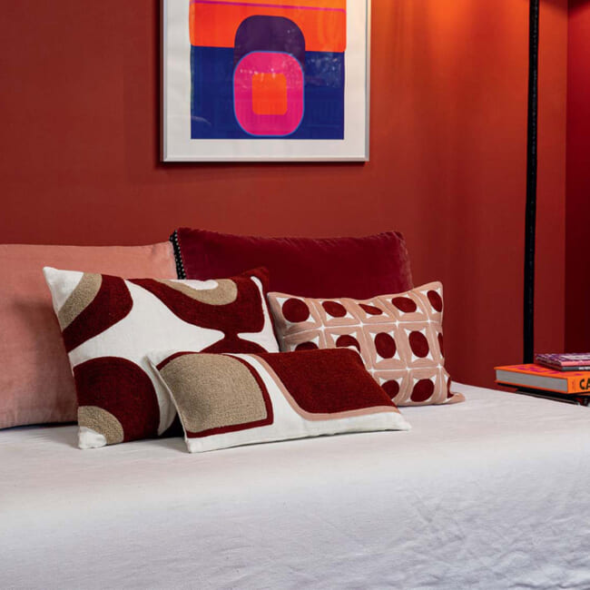 【海外取寄品】ELITIS(エリティス) Broceliande クッション(Rouge vernis) 50x25cm 中材付