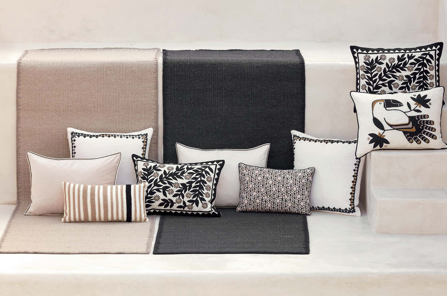 【海外取寄品】ELITIS(エリティス) Canopee クッション(Réglisse) 55x40cm 中材付