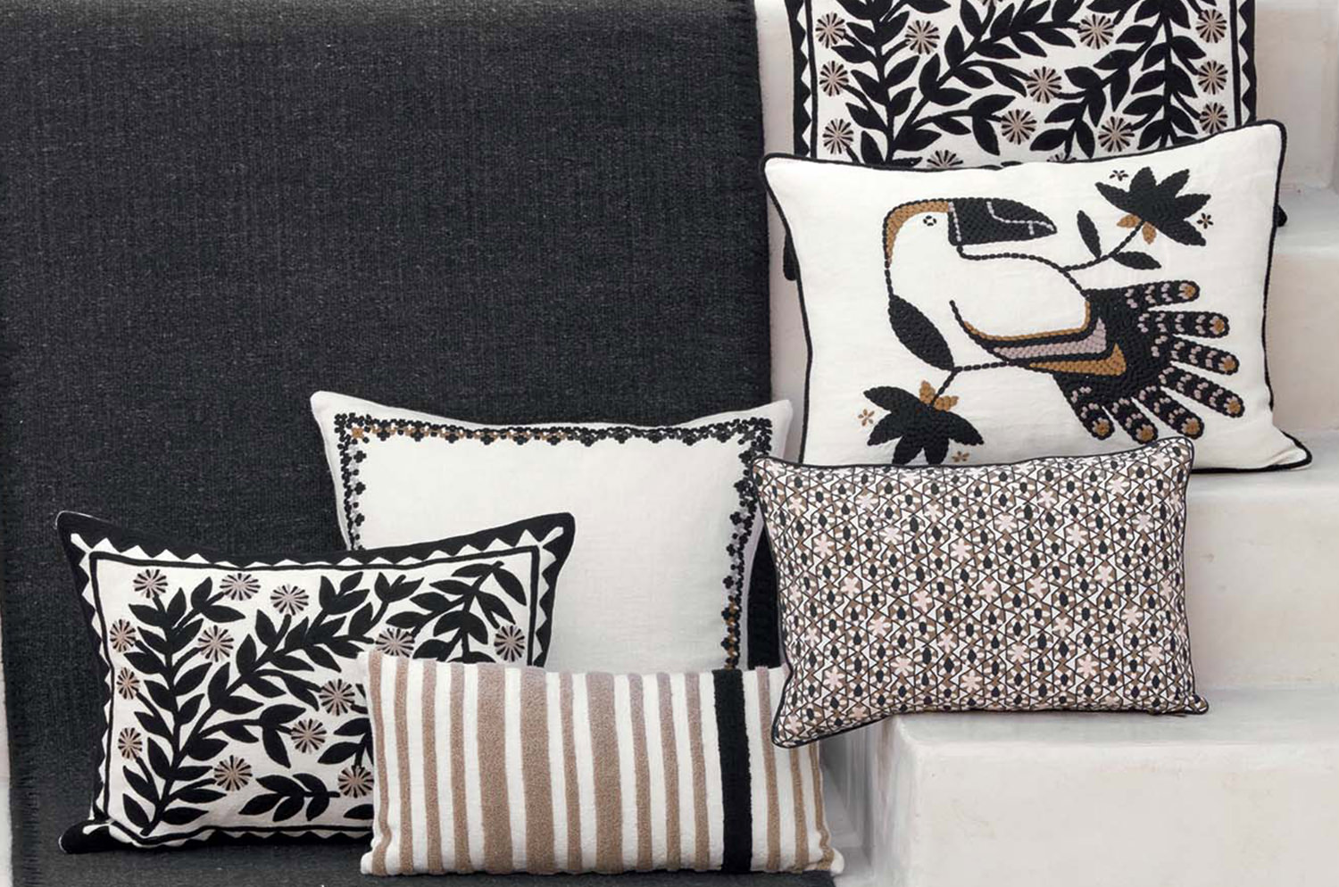 【海外取寄品】ELITIS(エリティス) Cristobal クッション(Réglisse) 55x40cm 中材付