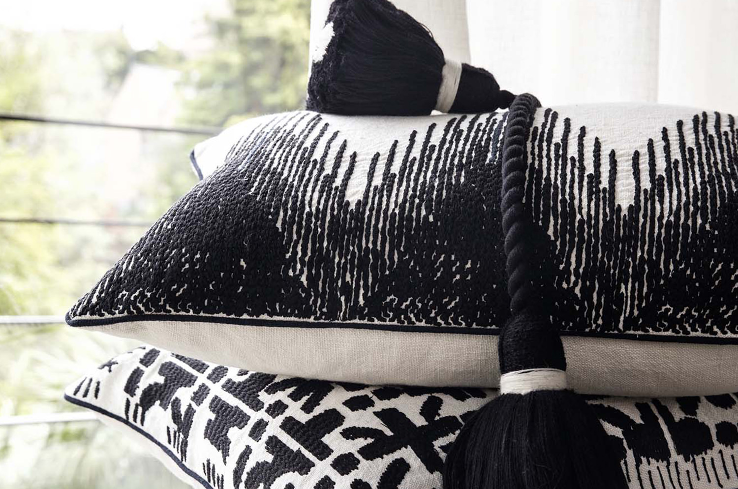 【海外取寄品】ELITIS(エリティス) Josephine クッション(Night & day) 55x40cm 中材付