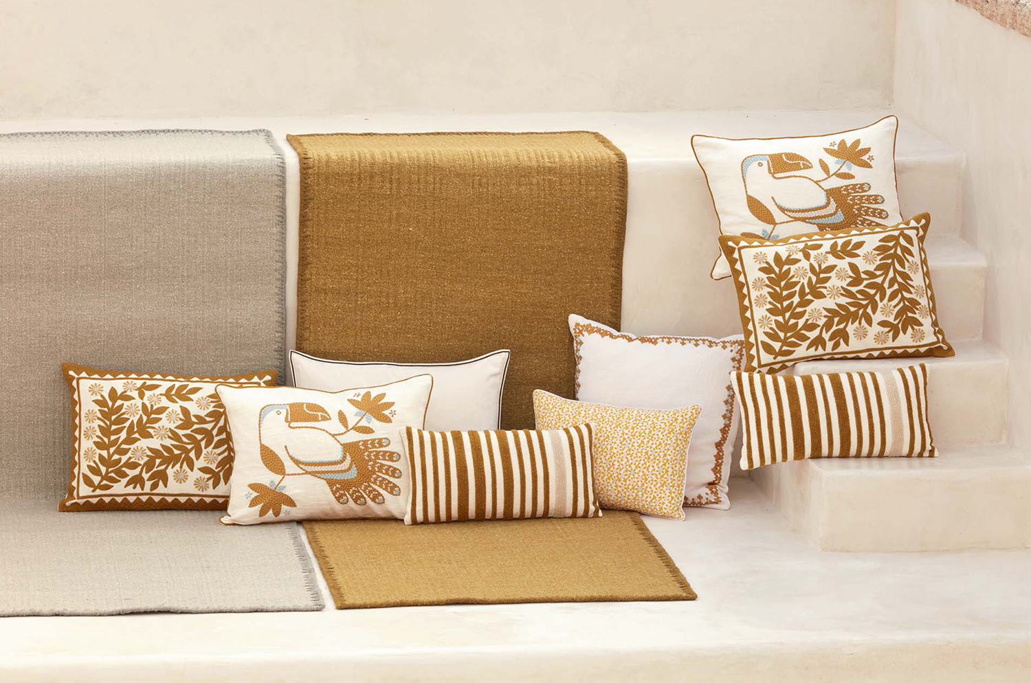 【海外取寄品】ELITIS(エリティス) Maya クッション(Safran) 50x50cm 中材付